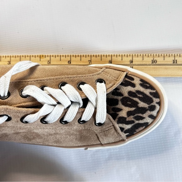 Very G Cheetah Print Sneakers Women's Size 9 EUC - Picture 3 of 7